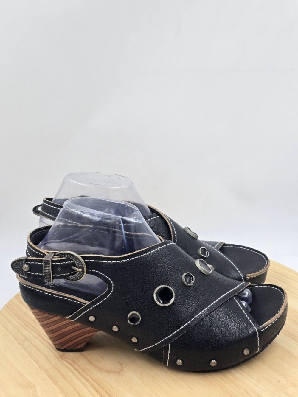 John Fluevog Sarah Slingback Black Jewel Stud Sandals Womens sz 11